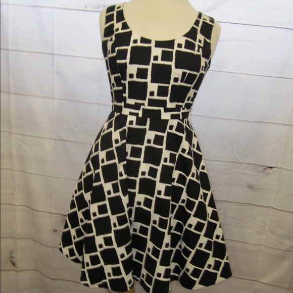 Shoshanna Fit and Flare Black and White Dress Sz 4 - Picture 2 of 8